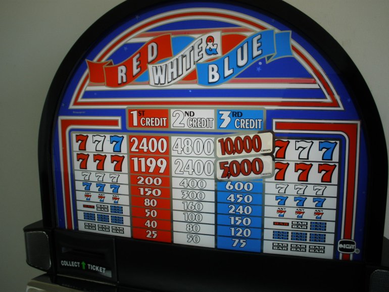 slot machine igt rosso bianco e blu