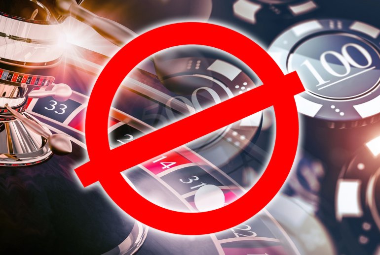 Il monitor dice che l'accesso al casinò online è negato
