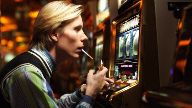 Le slot machine dei casinò ipnotizzano i giocatori?