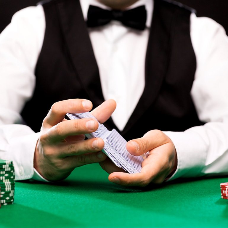 Tagliare le carte prima di iniziare il gioco