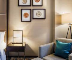 Casino at JW Marriott Bucharest Grand Hotel: Camera Executive, Camera per gli ospiti, 1 King, Piano alto