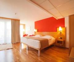 Regency Casino Tirana: Junior suite con vista sul giardino
