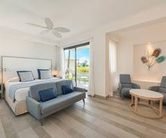 Catalonia Bavaro Beach, Golf & Casino Resort: Junior Suite Deluxe Privilegiata