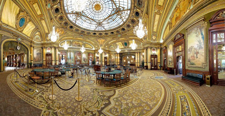 L'architettura di lusso del Casinò di Monte Carlo a Monaco