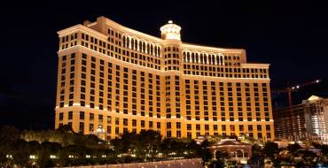 Bellagio Hotel and Casino: Vista serale dell'hotel