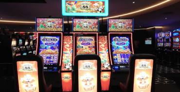 Casino Partouche Coutainville: Area giochi d'azzardo con macchine