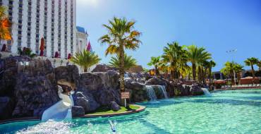 Excalibur Hotel & Resort Casino Las Vegas: In vacanza in piscina