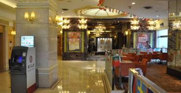Grandview Casino & Hotel Macau: Prima di entrare nel casinò