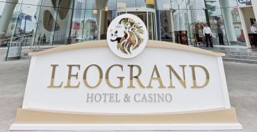 Leogrand Casino Batumi: Ingresso dell'hotel e del casinò