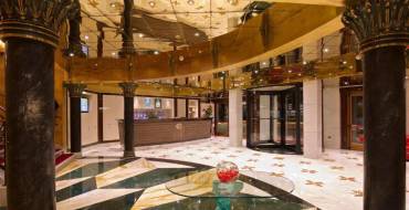 Mulino Lux Casino Hotel: Ampio atrio